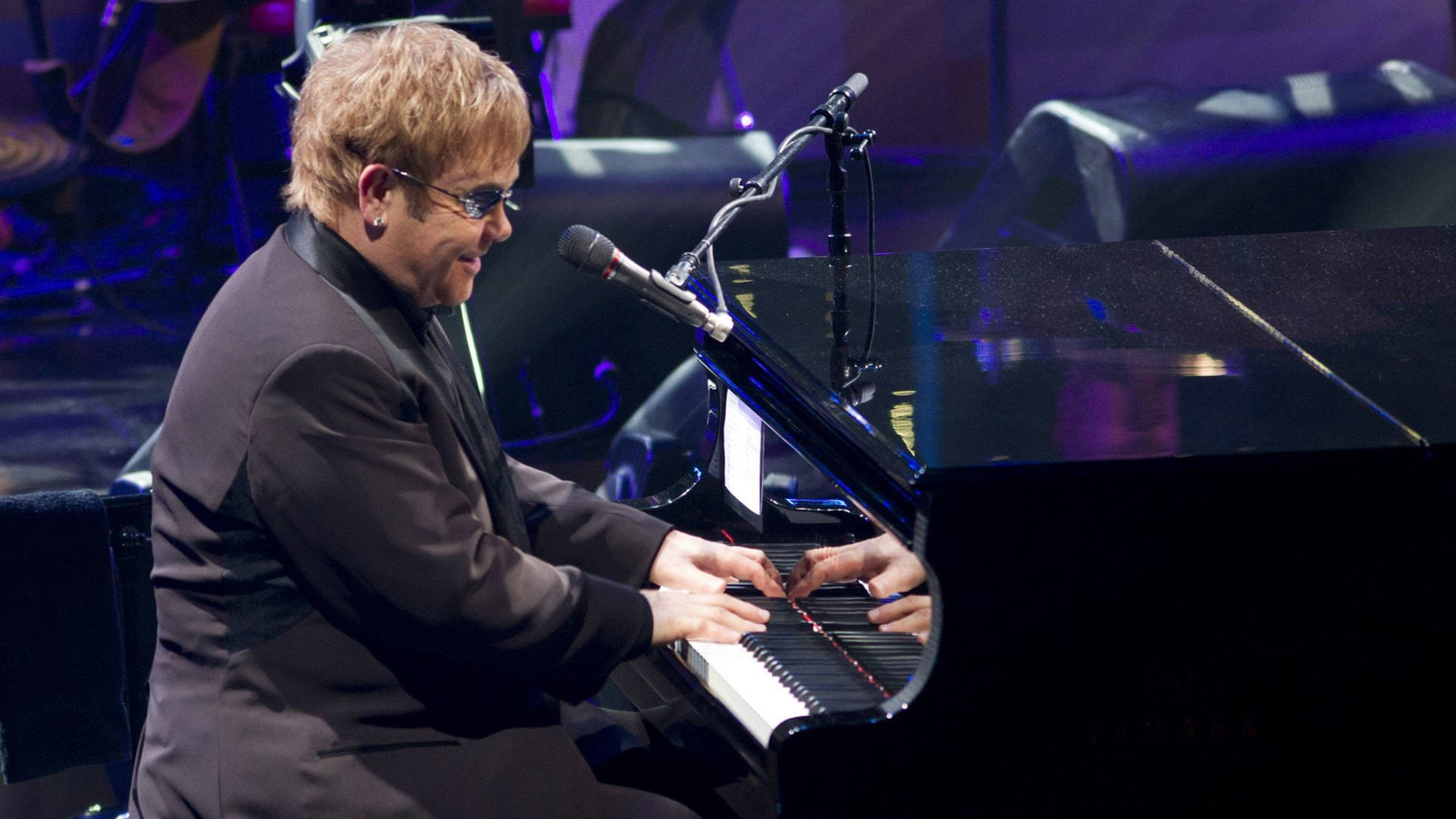 Elton John Artist Playing Piano Background