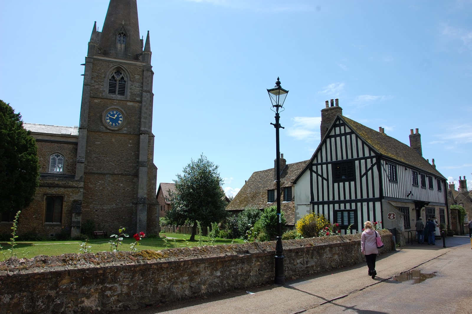 Ely Historic Churchand Timber Framed Building Wallpaper