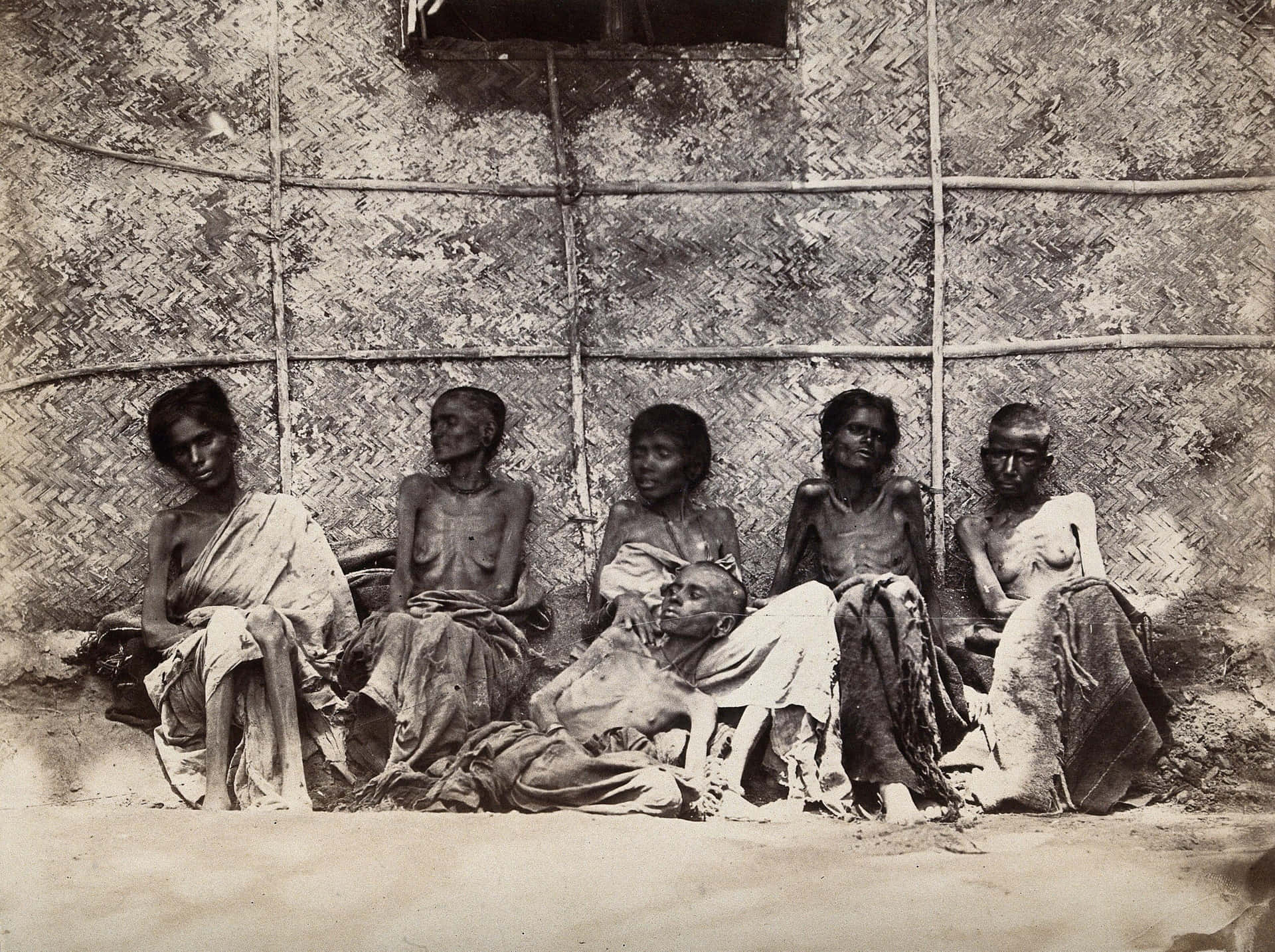 Emaciated Indians Suffering From Famine Wallpaper