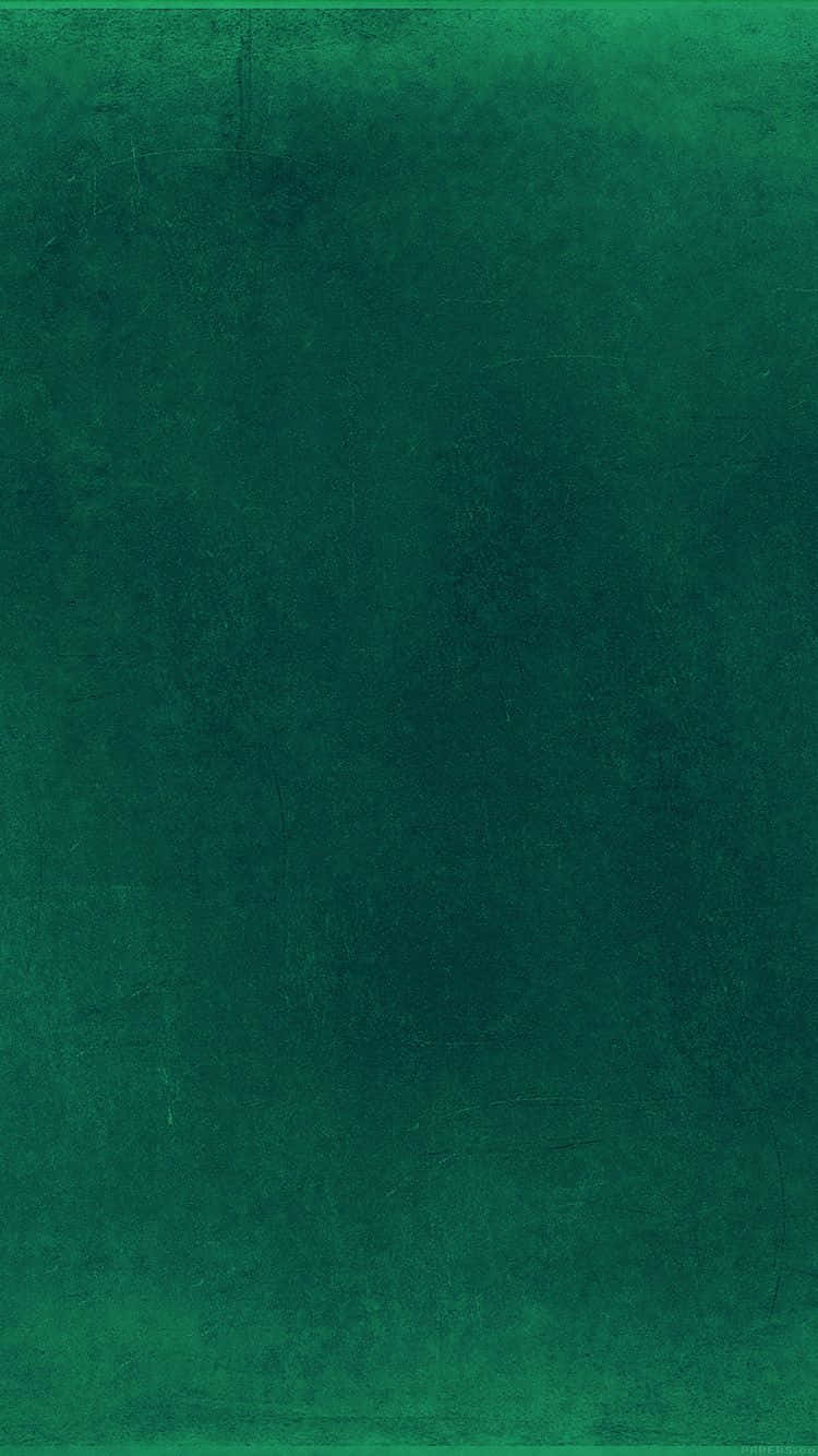 Emeraldgrüneswallpaper In Der Größe 750 X 1334 Wallpaper