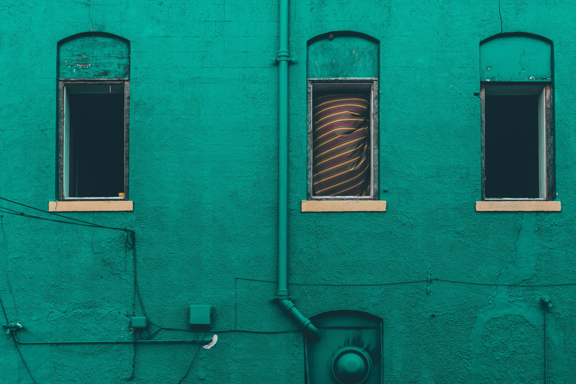 Emerald Wallwith Windows Wallpaper