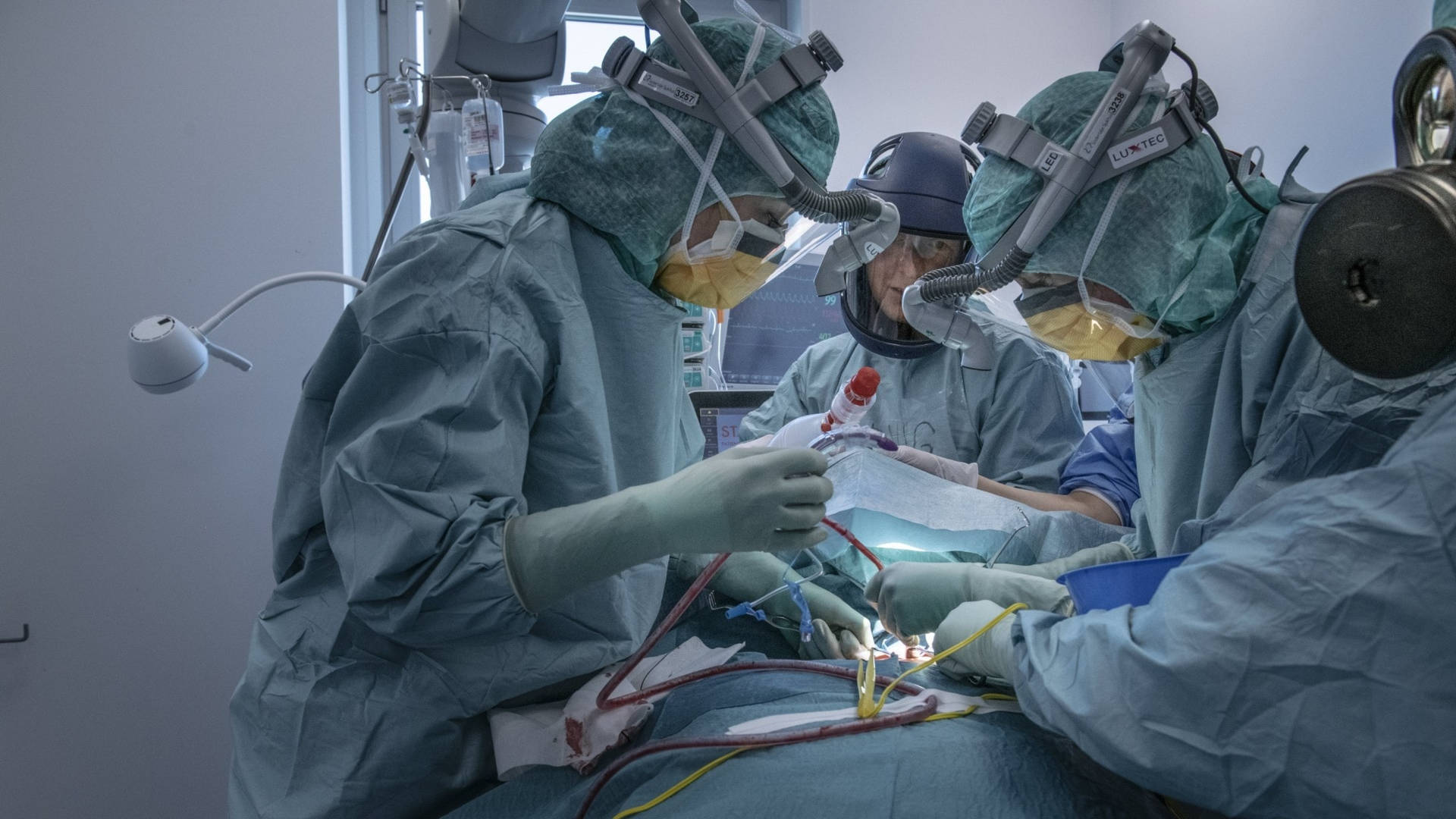 Premium Photo  A woman in scrubs and a mask is working on a surgery