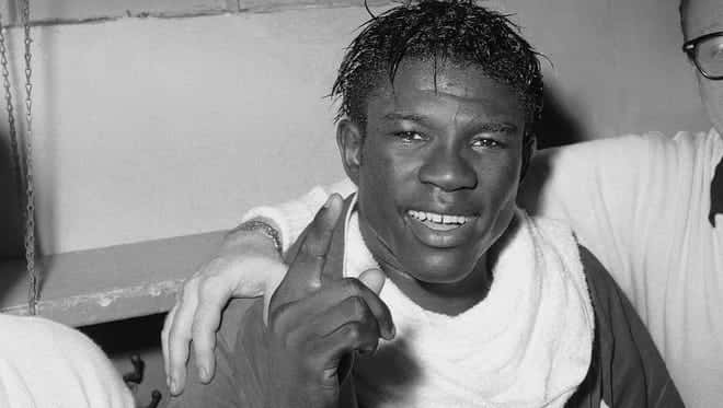 Emile Griffith Pointing Up Wallpaper