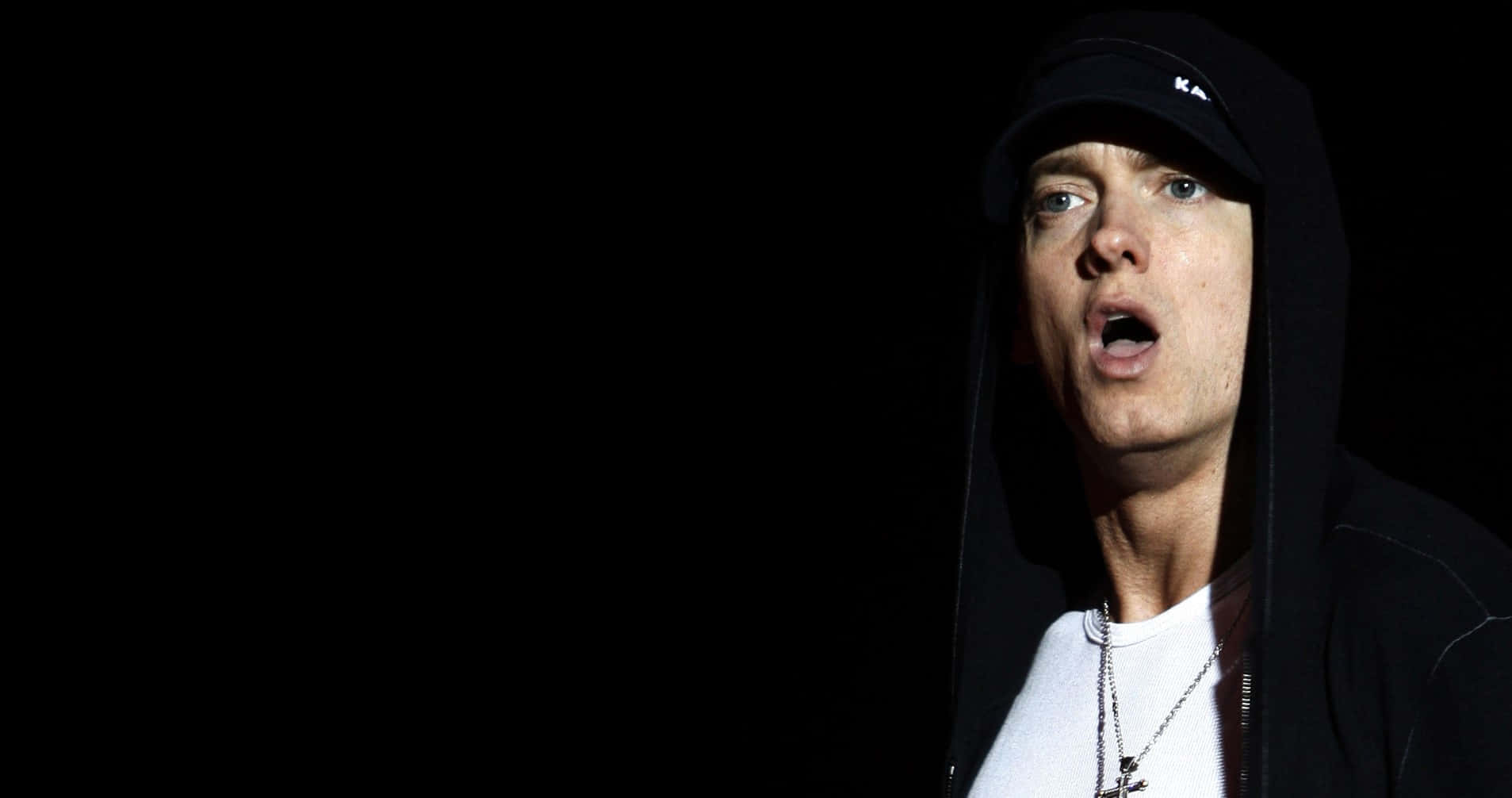 Eminemesibendosi Dal Vivo Sul Palco.