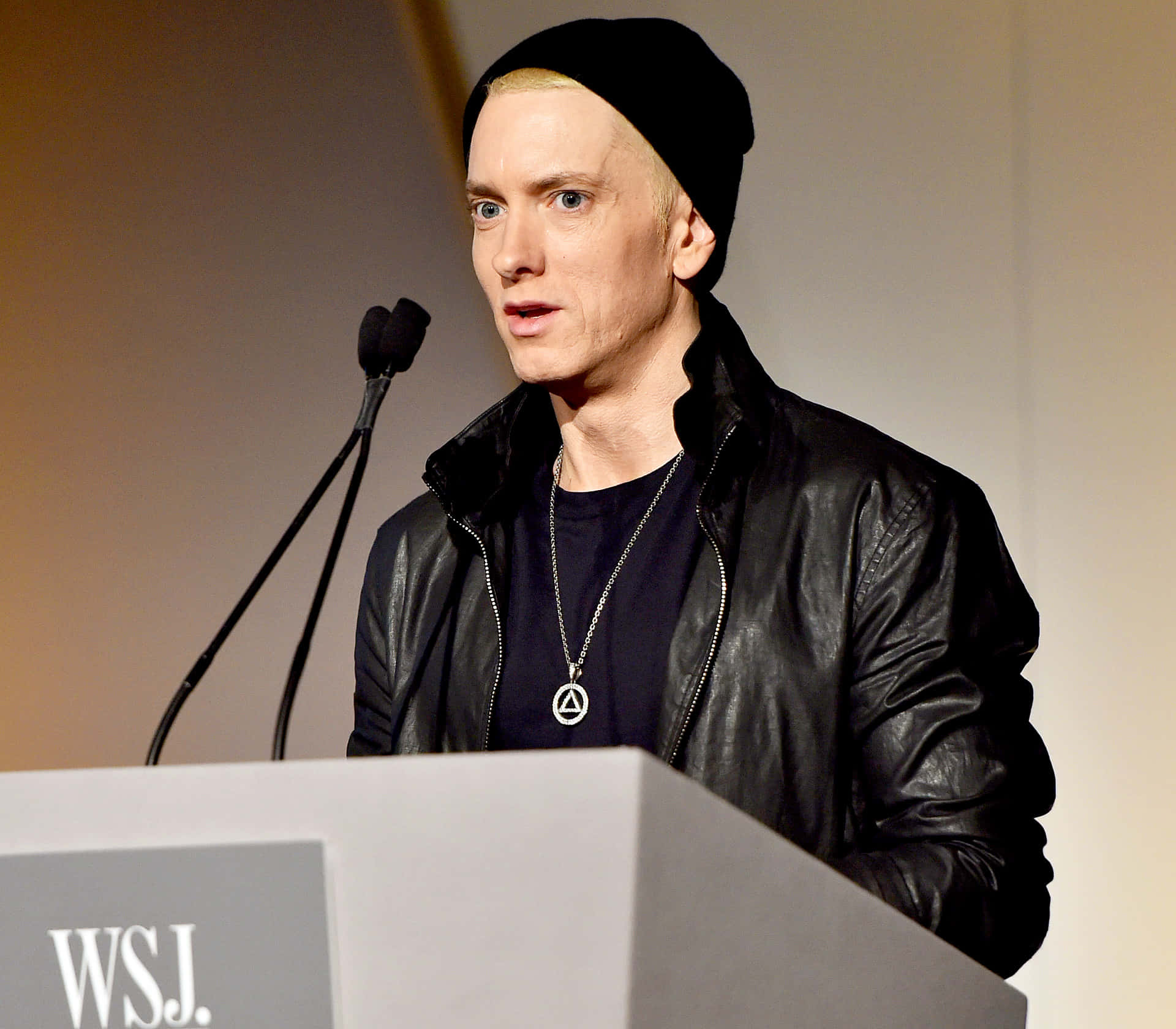 Eminemsul Palco Durante Una Memorabile Performance Dal Vivo