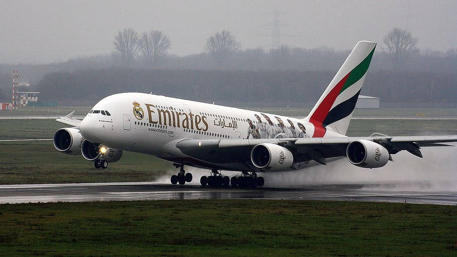 Tapet med Emirates A380 Airbus model. Wallpaper