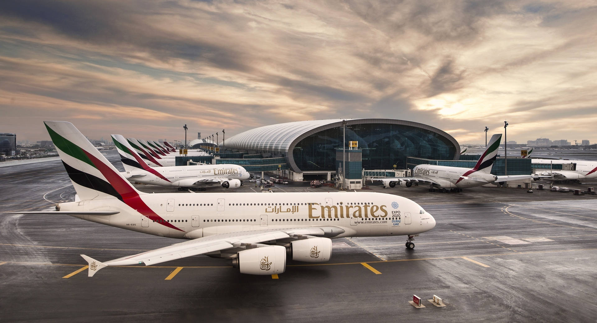 Emirates Airbus A380 At Dubai Airport Wallpaper