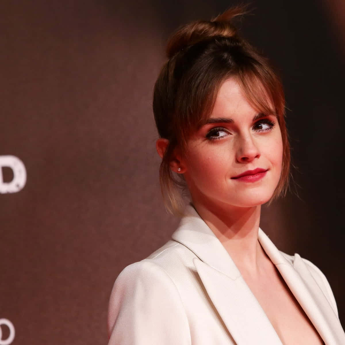 Emma Watson demonstrates her beauty and grace