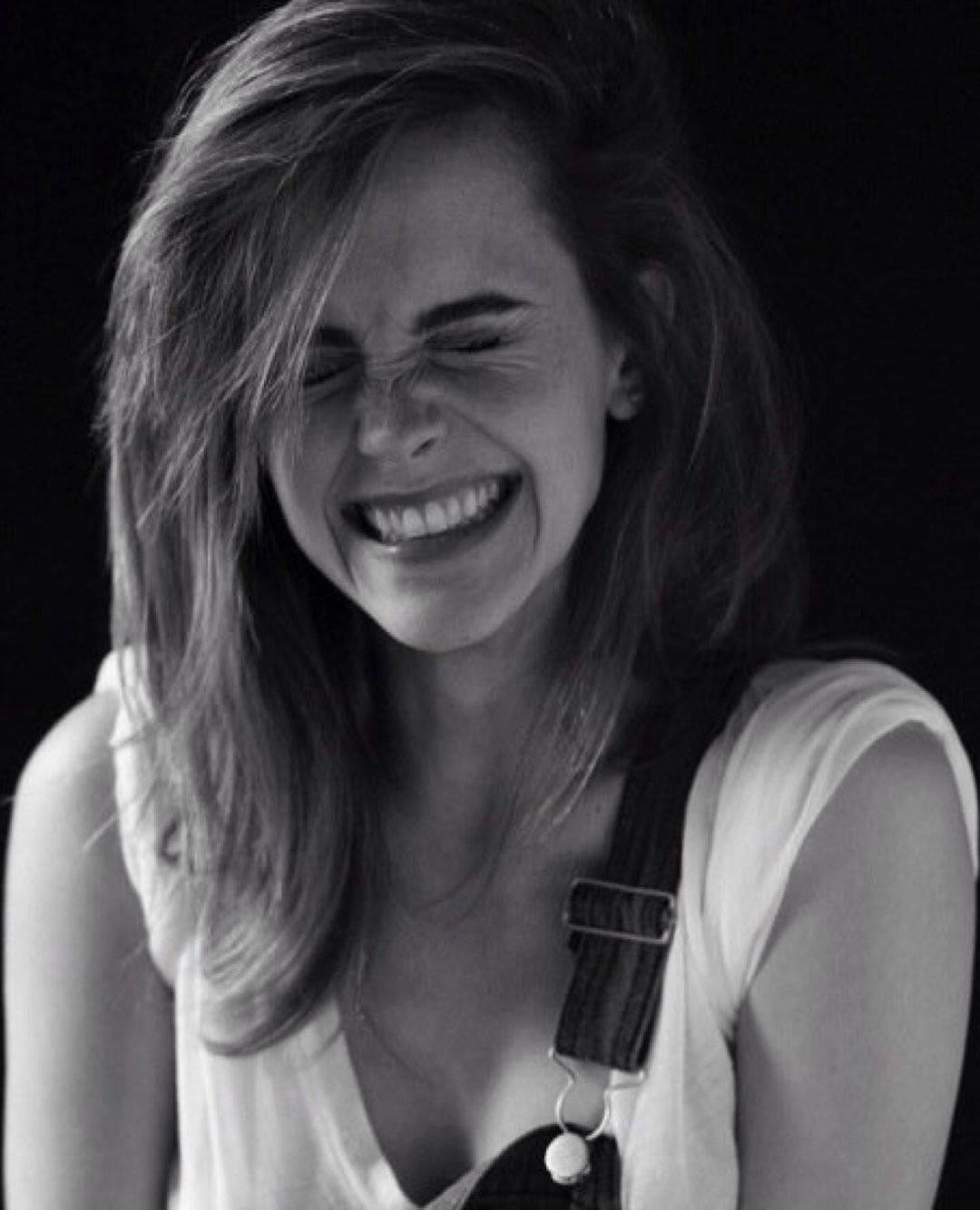 Emma Watson's bright, beautiful smile Wallpaper