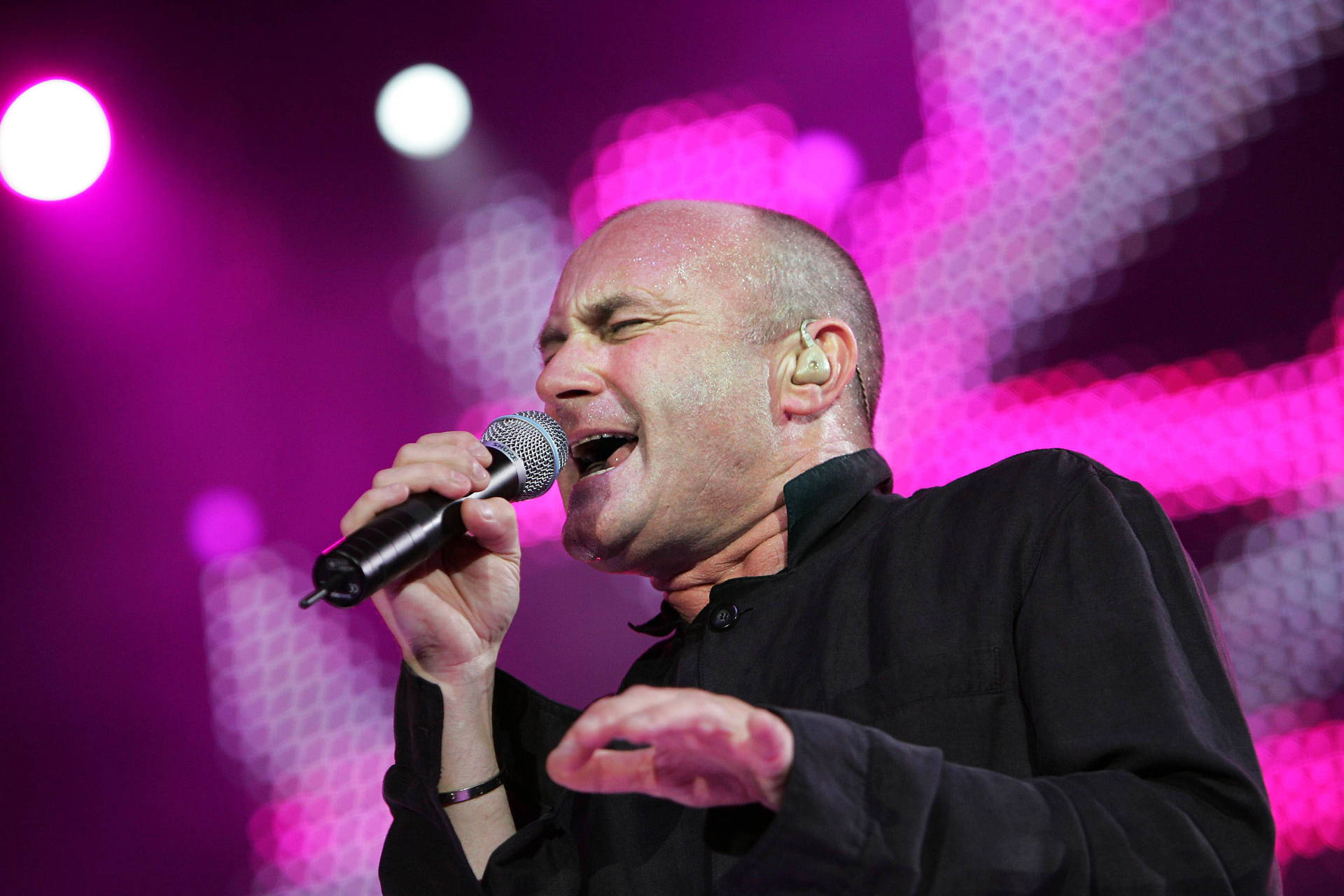Emotional Singing Phil Collins Wallpaper