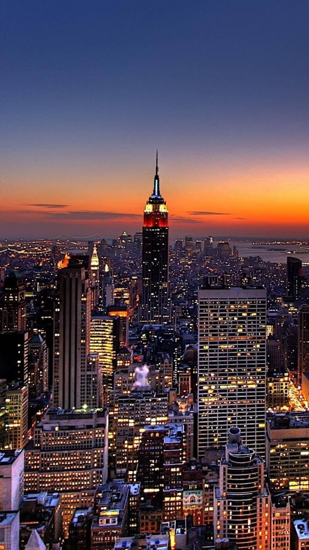 Empire State Building I New York På Natten Wallpaper