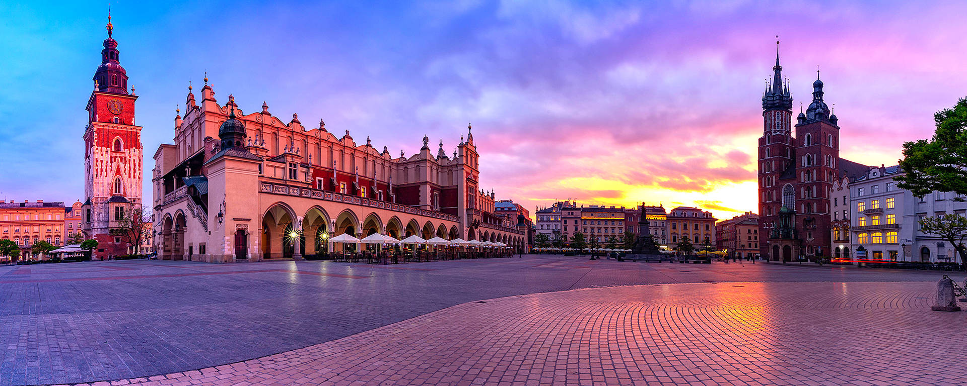 Empty Main Market Square, Krakow Poland On A Sunset Wallpaper