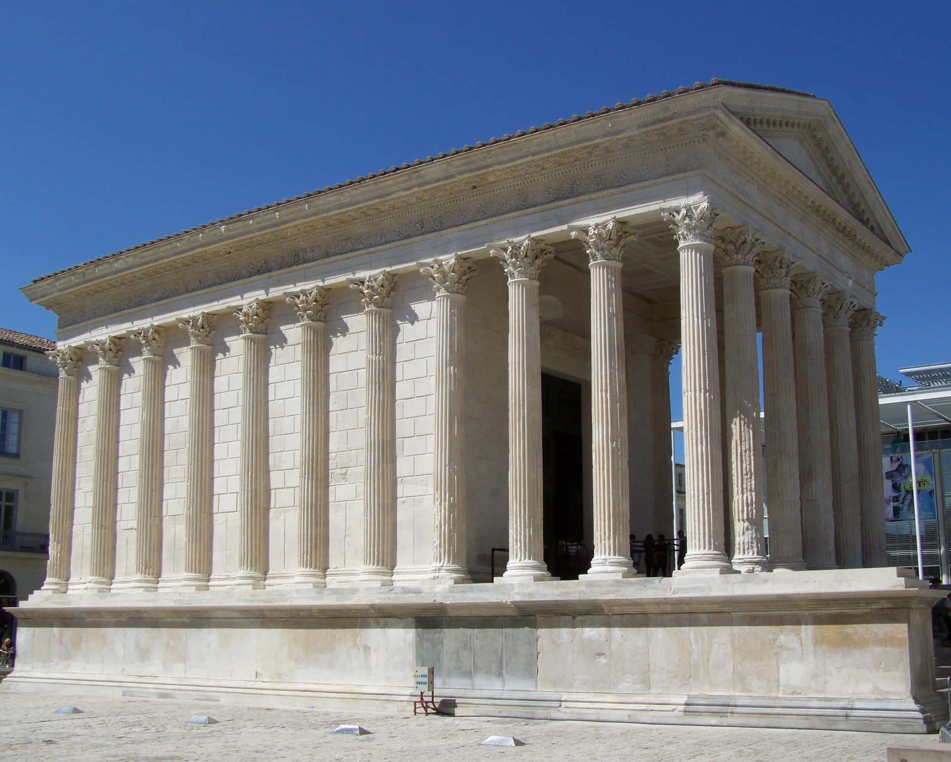 Empty Maison Carrée In The Daytime Wallpaper