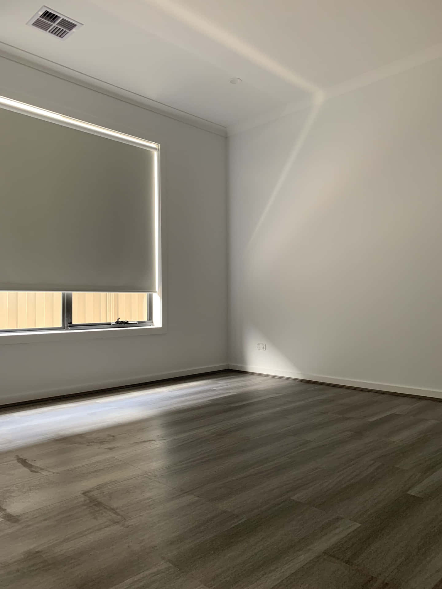 Empty Room Reflecting Sunlight Wallpaper