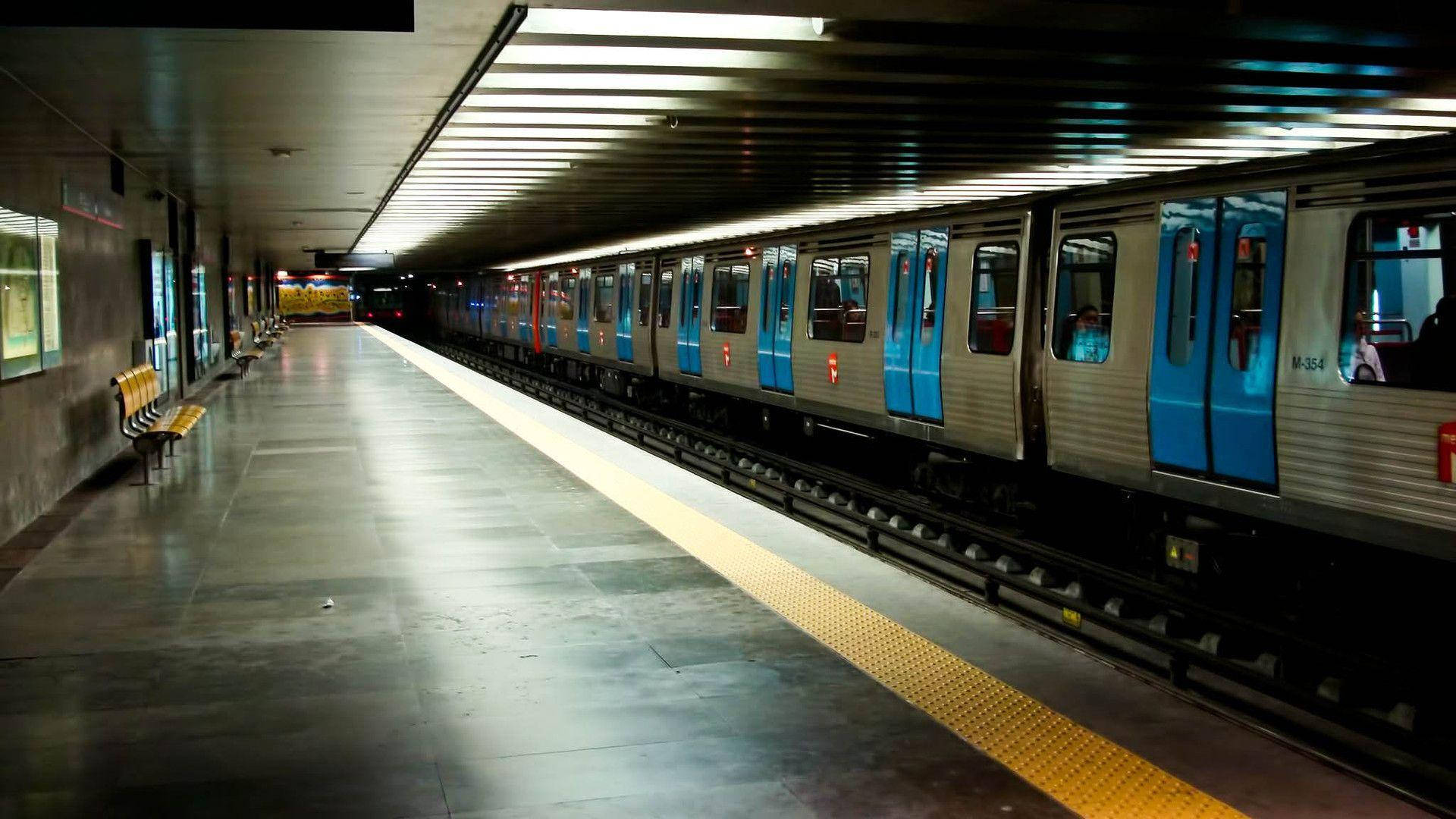 Empty Subway Platform Wallpaper