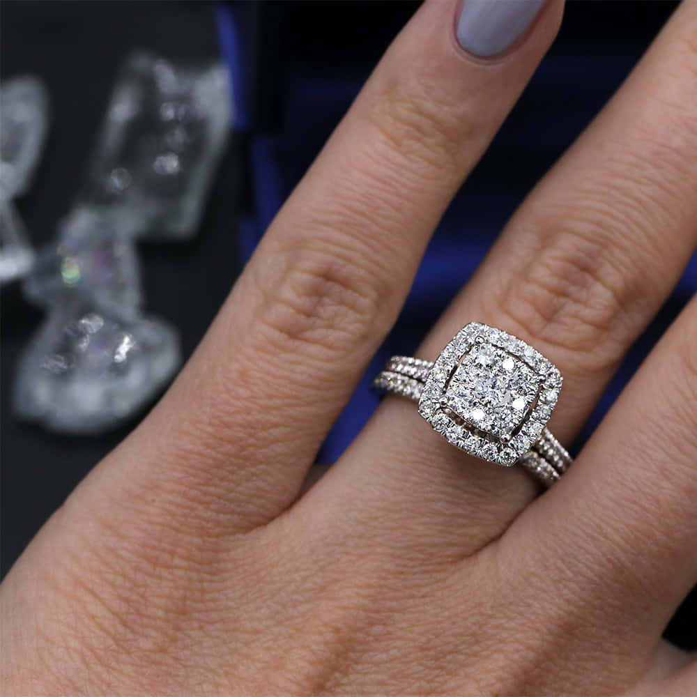 Immaginedell'anello Di Fidanzamento Halo Split Shank Con Diamante