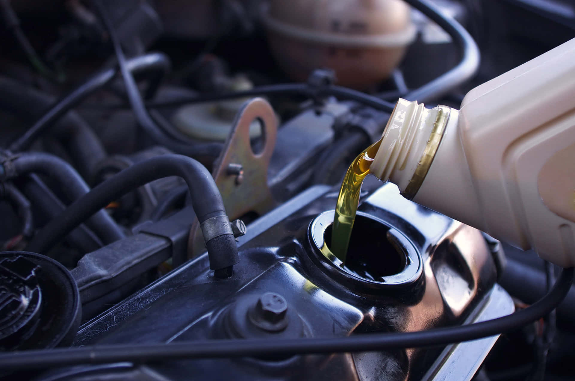 Regelmäßigeölwechsel Sind Wichtig Für Eine Lange Lebensdauer Ihres Automotors.