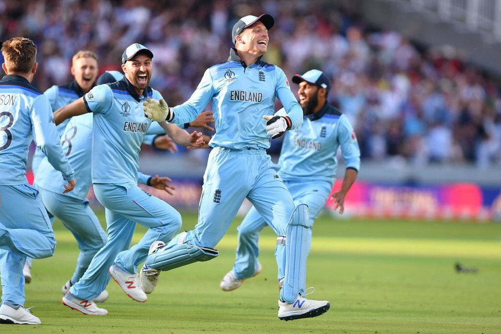 Englandssiegreiches Cricket-team (for A Computer Or Mobile Wallpaper Featuring The England Cricket Team Celebrating A Victory) Wallpaper