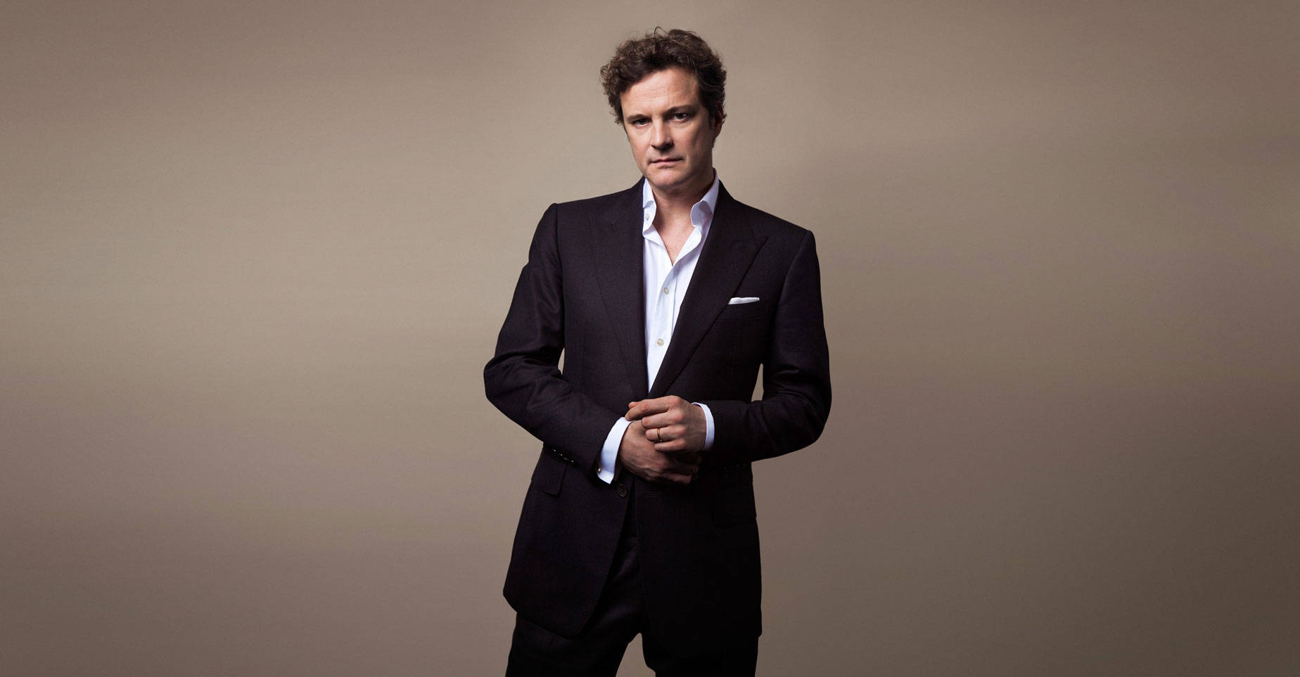 Actoringlés Colin Firth En Sesión De Fotos De Estudio En 2009. Fondo de pantalla