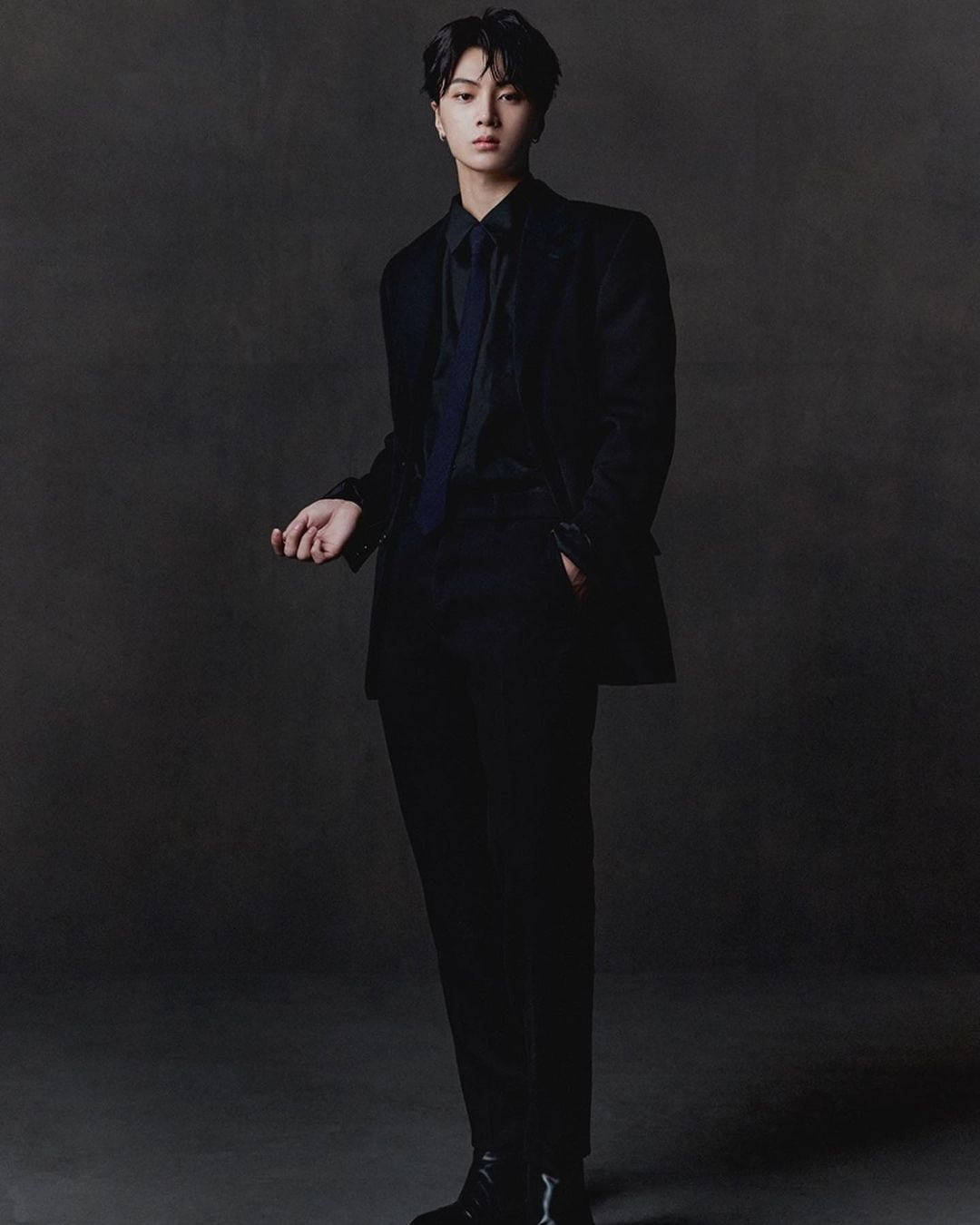 Enhypen Jay In Black Suit Wallpaper