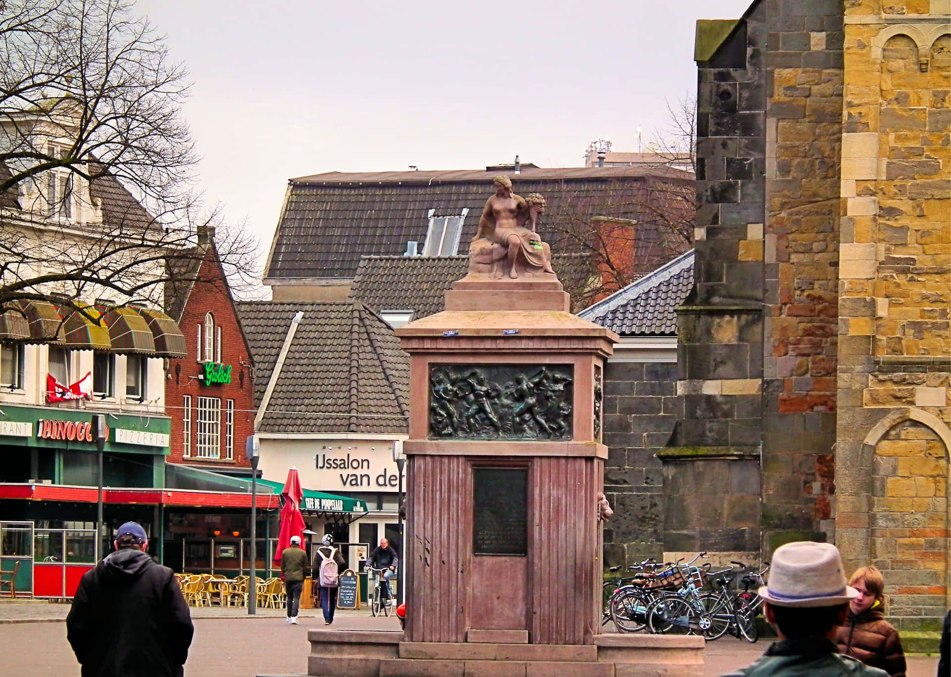 Centre-ville D'enschede, Statue Et Architecture Fond d'écran