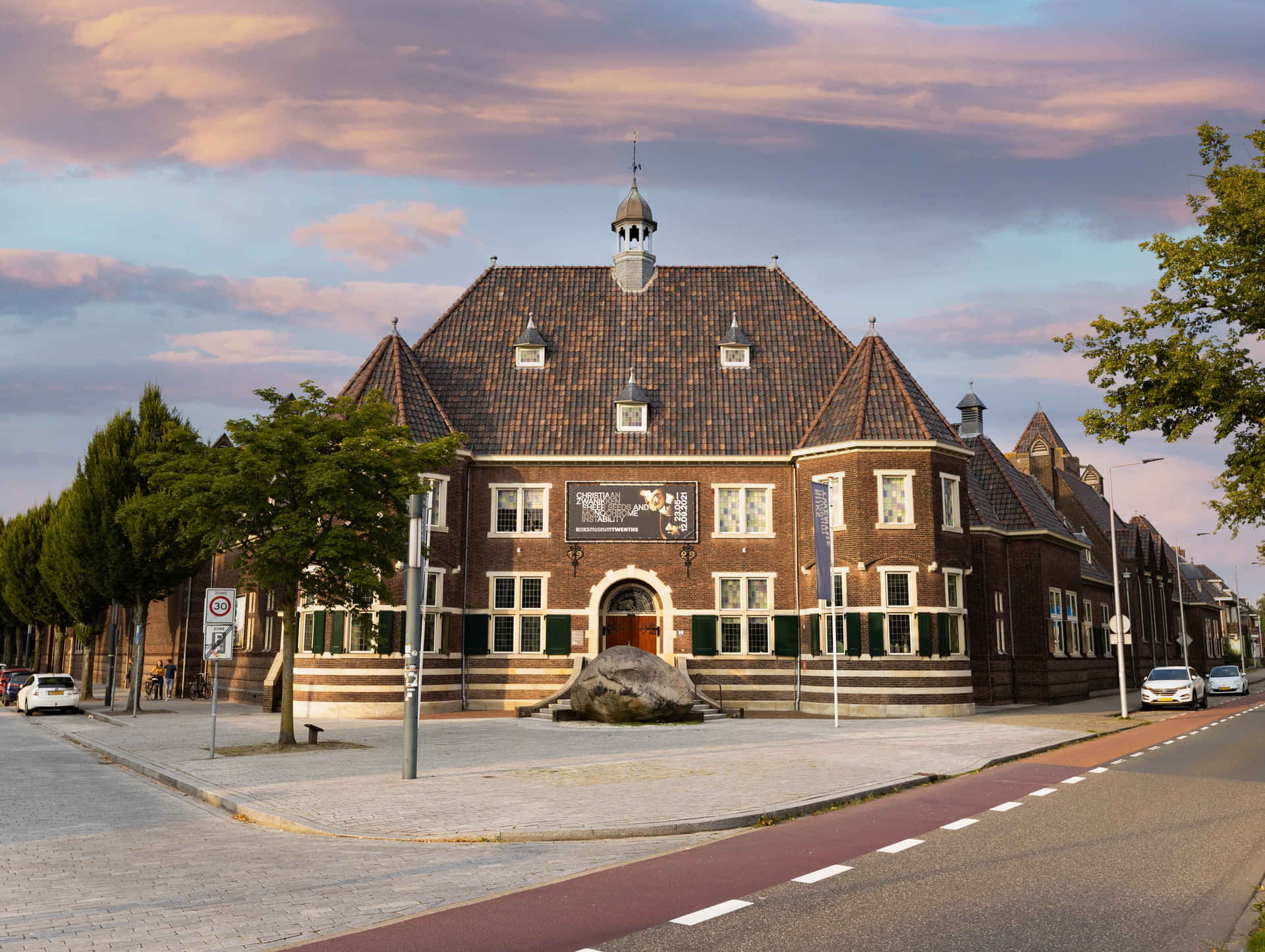 Architecture Néerlandaise Traditionnelle D'enschede Au Crépuscule Fond d'écran