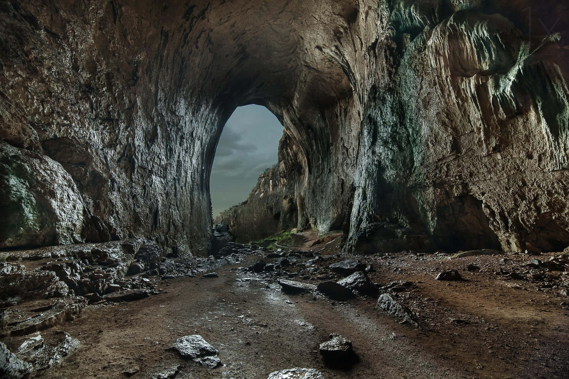 Entradamisteriosa A La Cueva