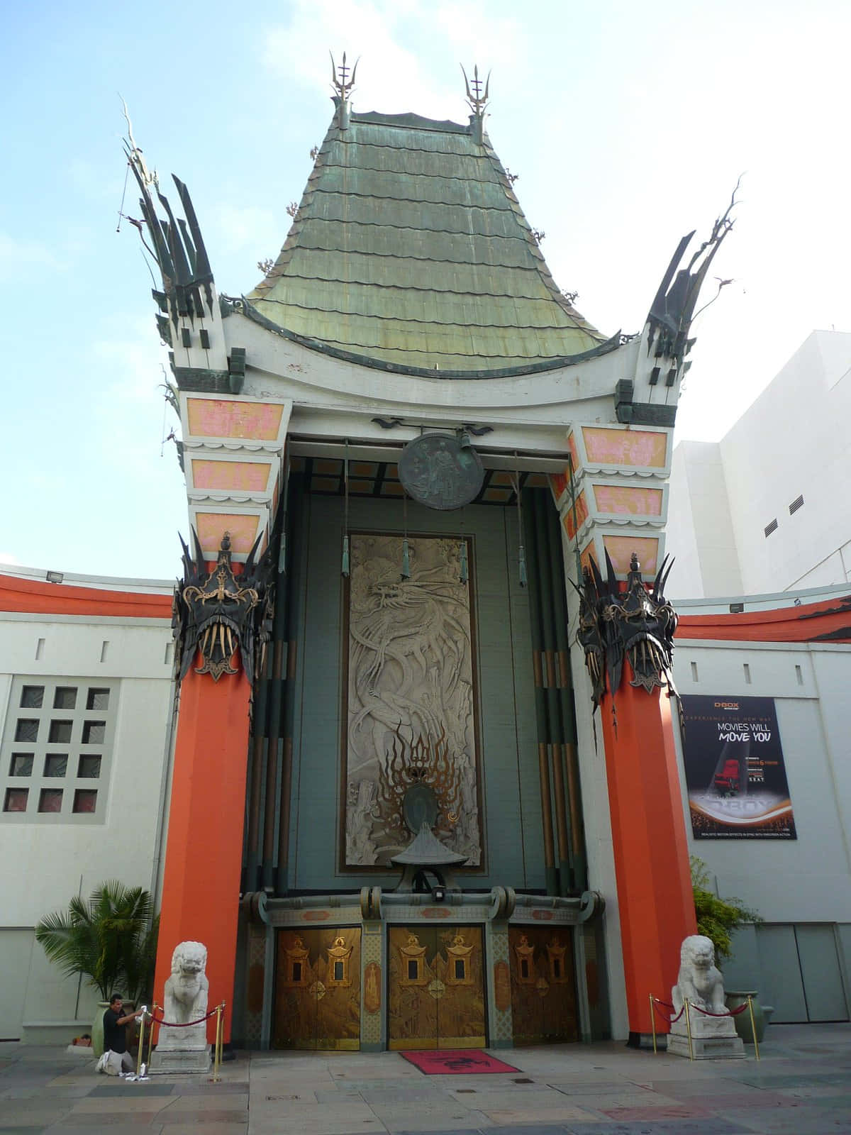 Entrance Architecture Of Graumans Chinese Theatre Wallpaper