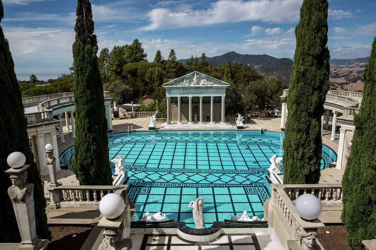 Entrance To The Neptune Pool Of The Hearst Castle Wallpaper