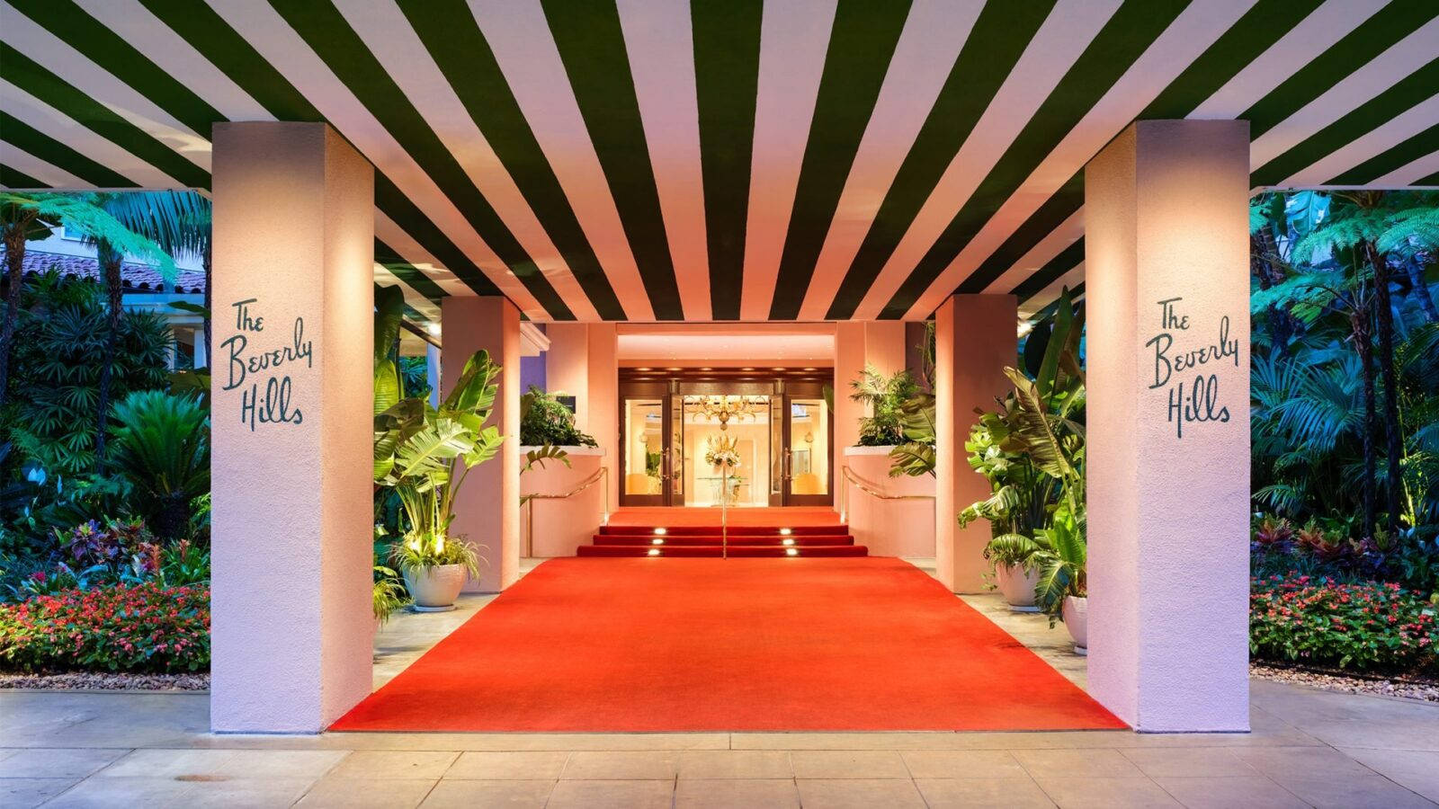 Entrance Way To Beverly Hills Hotel Wallpaper