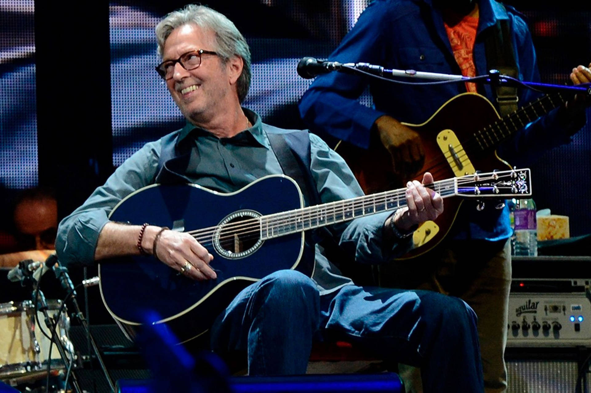 Eric Clapton Spiller Blå Guitar Wallpaper