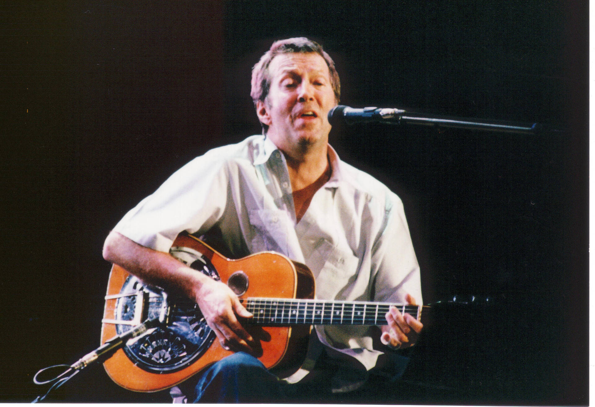 Eric Clapton synger og strimler sin guitars baggrund Wallpaper