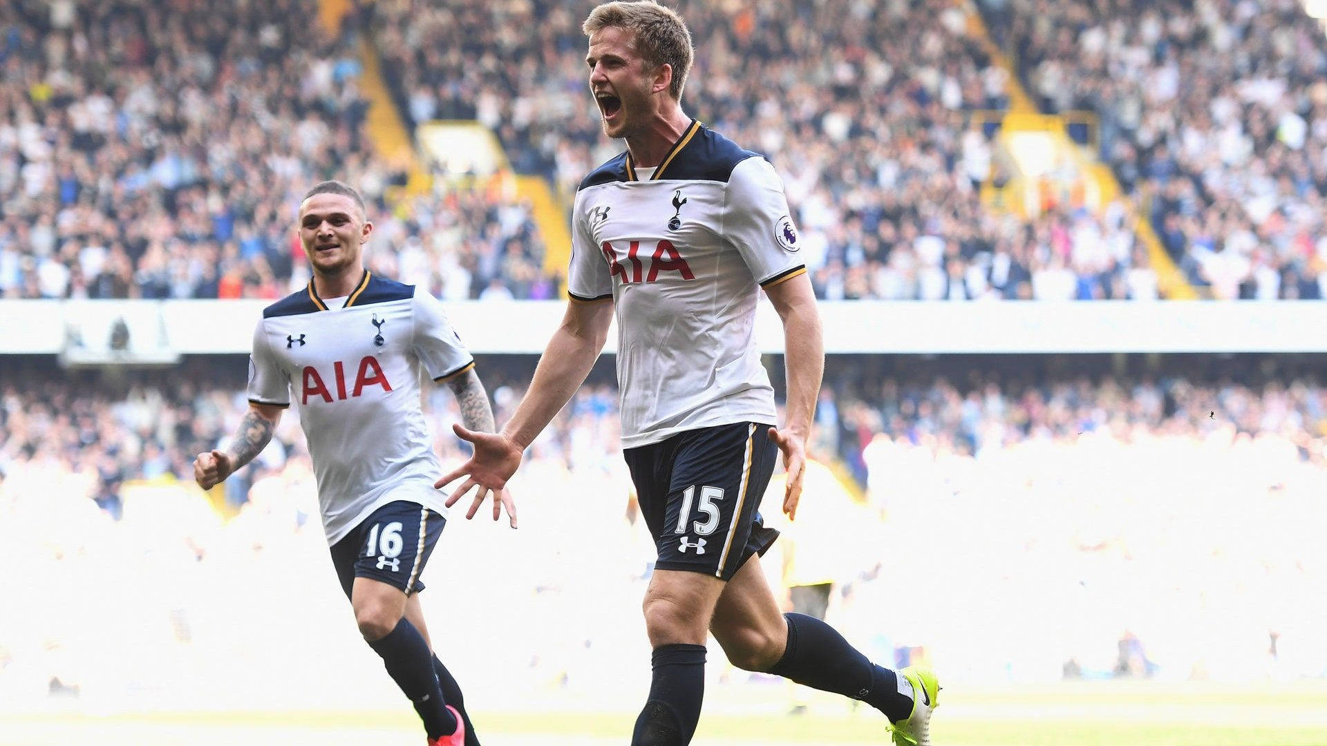 Ericdier Skriker Medan Han Går. (this Could Refer To A Wallpaper Image Featuring Eric Dier Shouting While Walking, Perhaps On A Football Field.) Wallpaper