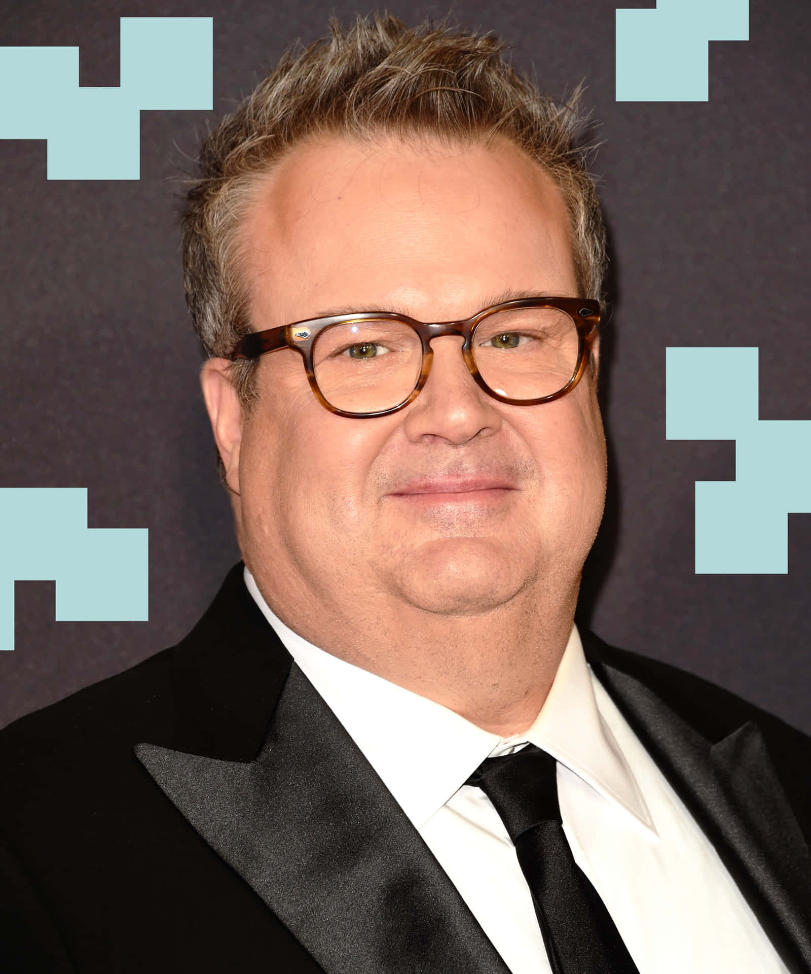 Ericstonestreet Is An American Actor Known For His Role As Cameron Tucker On The Television Series Modern Family. Fondo de pantalla