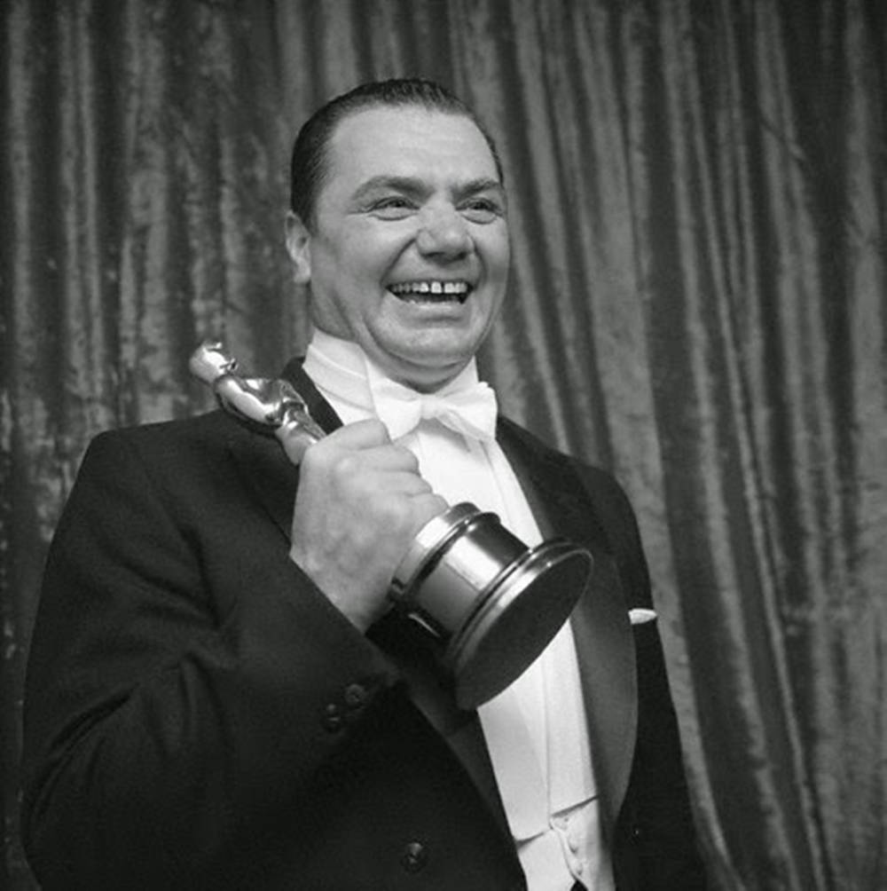 Ernest Borgnine Laughing With An Oscar Award Wallpaper