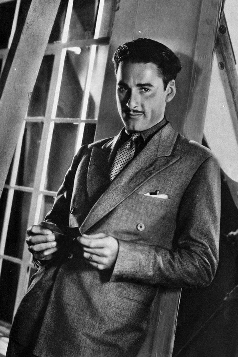Vintage charm - Errol Flynn in black and white Wallpaper