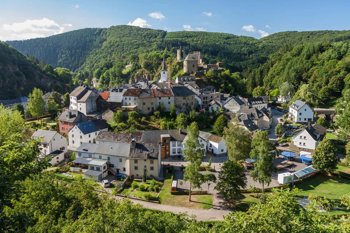 Esch-sur-sûre Luxembourg Naturskjønn Utsikt Bakgrunnsbildet