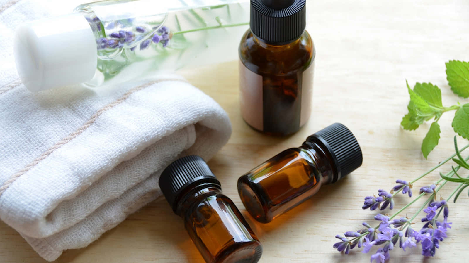 Unlock relaxation and rejuvenate your senses with essential oils Wallpaper
