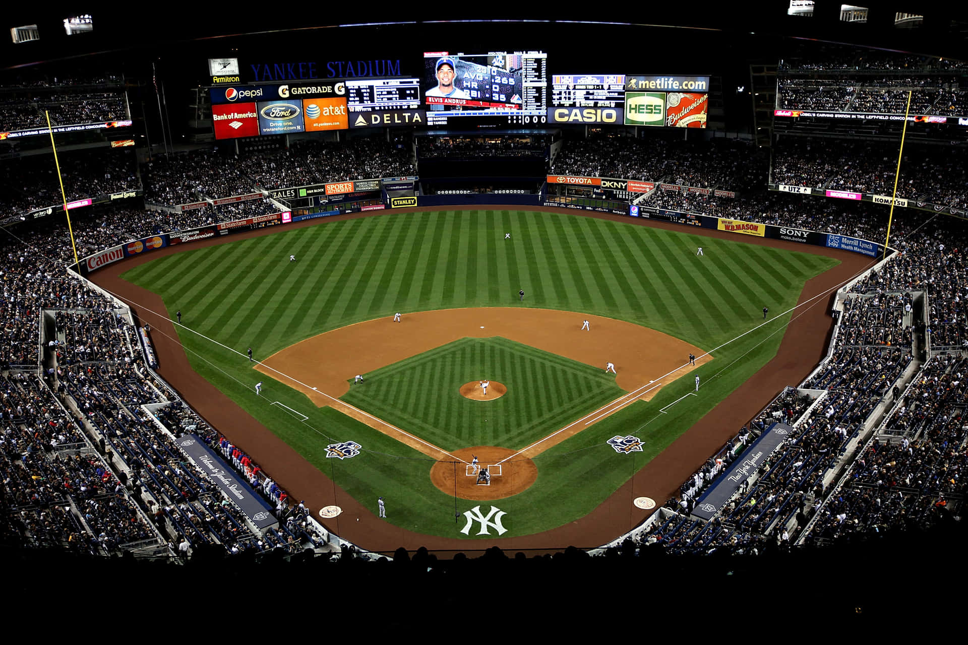 Estadiode Los New York Yankees Bajo El Cielo Azul.