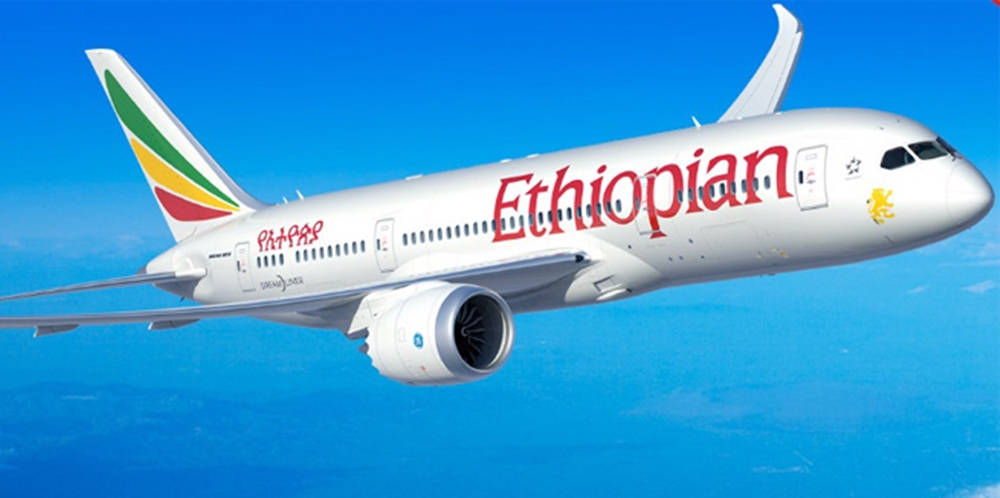 Aviãoda Ethiopian Airlines Alevantando Voo Papel de Parede