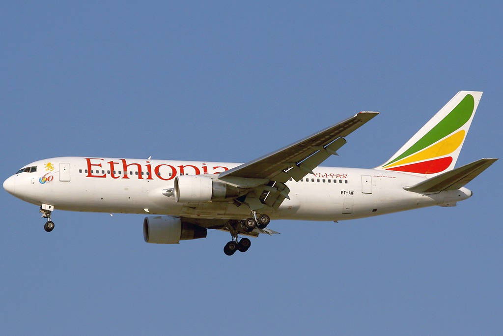 Aereiethiopian Airlines In Fase Di Decollo Sfondo