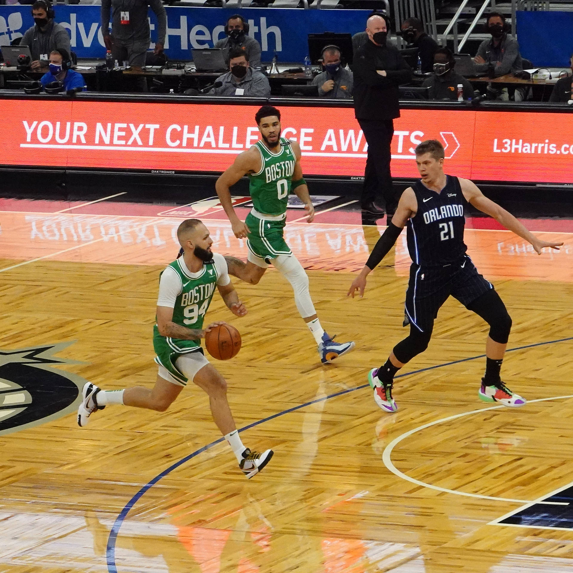 Evanfournier Läuft Für Die Boston Celtics Gegen Die Orlando Magic. Wallpaper