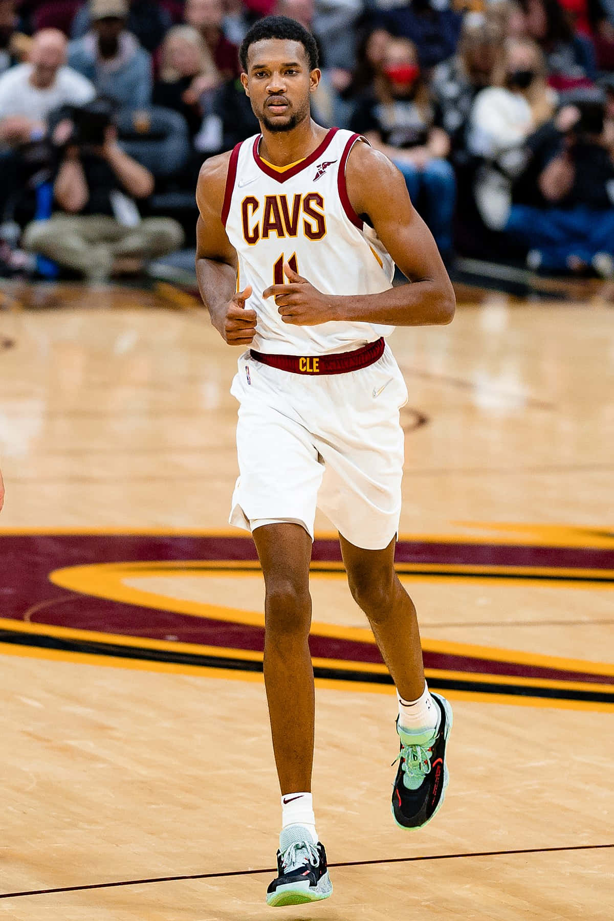Evan Mobley Cleveland Cavaliers Game Action Wallpaper