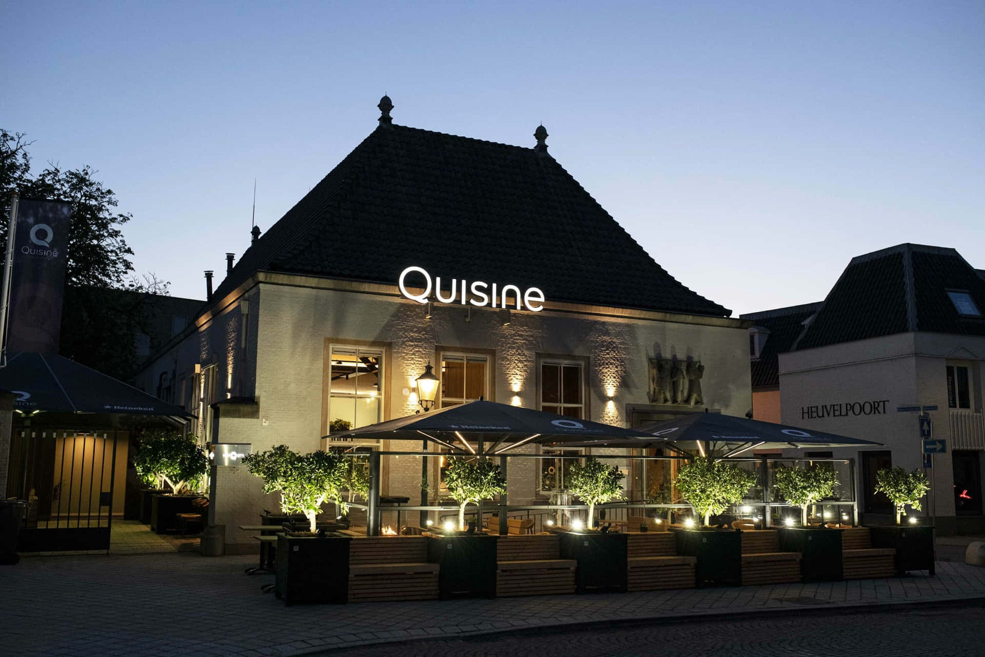 Evening Viewof Quisine Restaurant Wallpaper