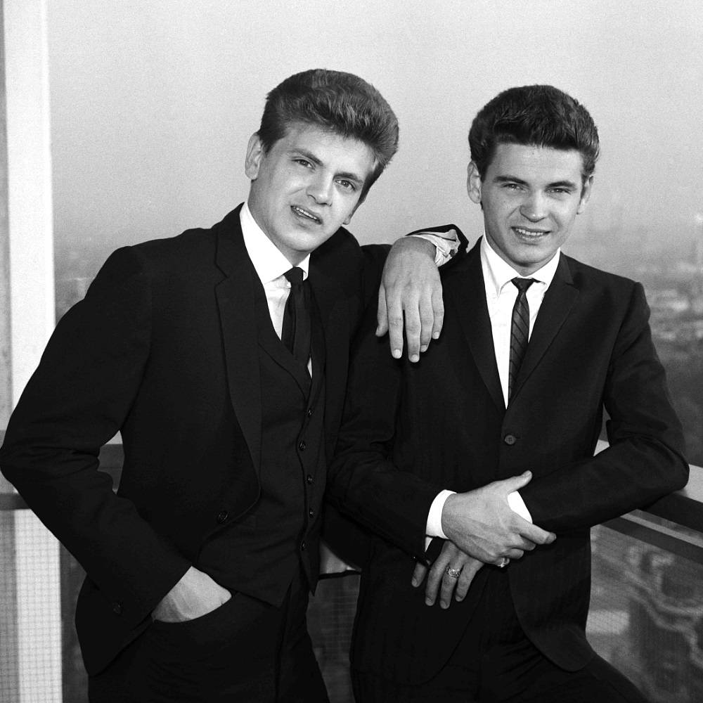 Everly Brothers: Sibling Harmony in 1960 Wallpaper