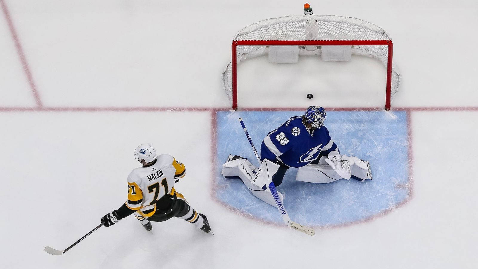 Evgenimalkin Toronto Maple Leafs Im Shootout Wallpaper