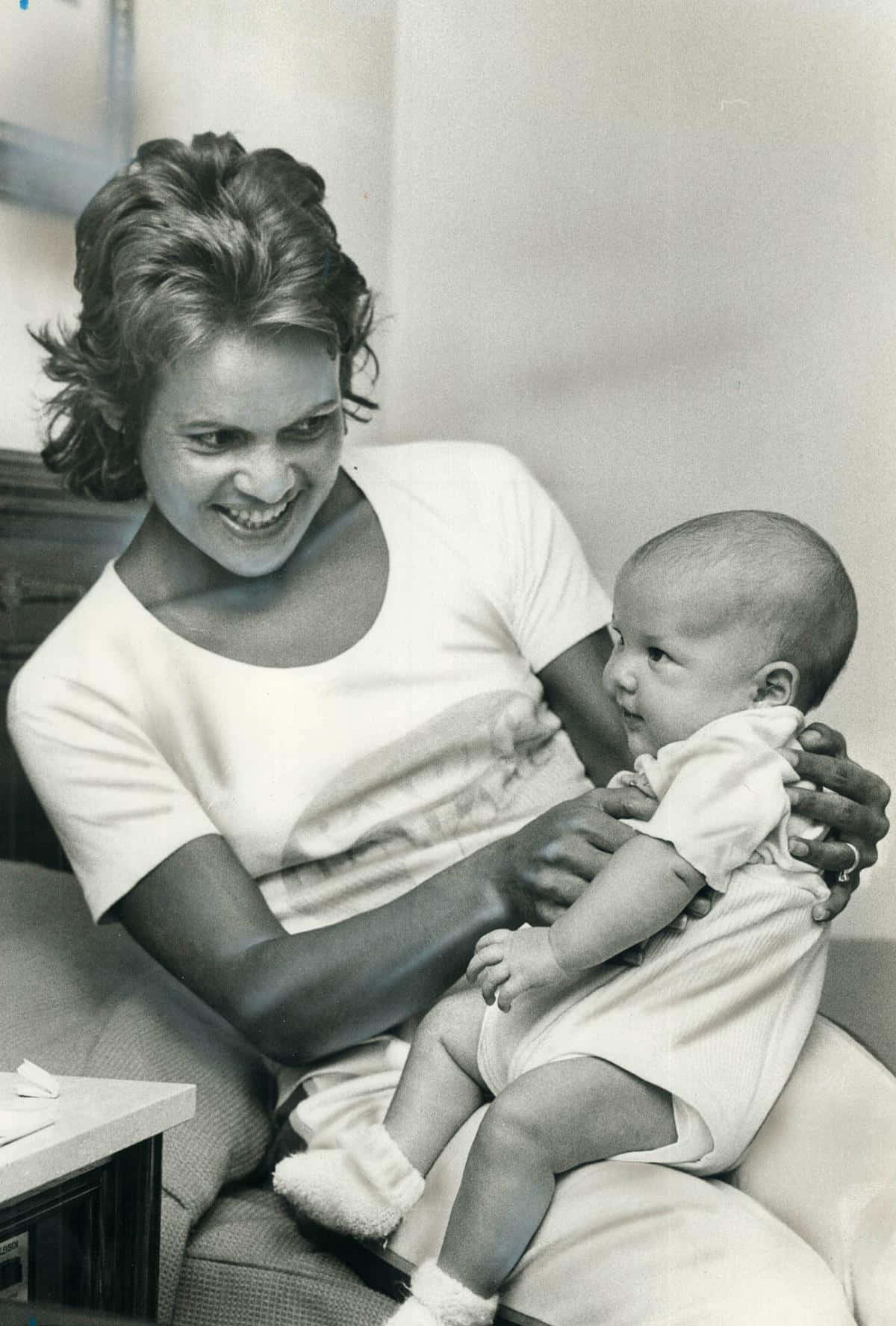 Evonne Goolagong Cawley sammen med hendes datter. Wallpaper