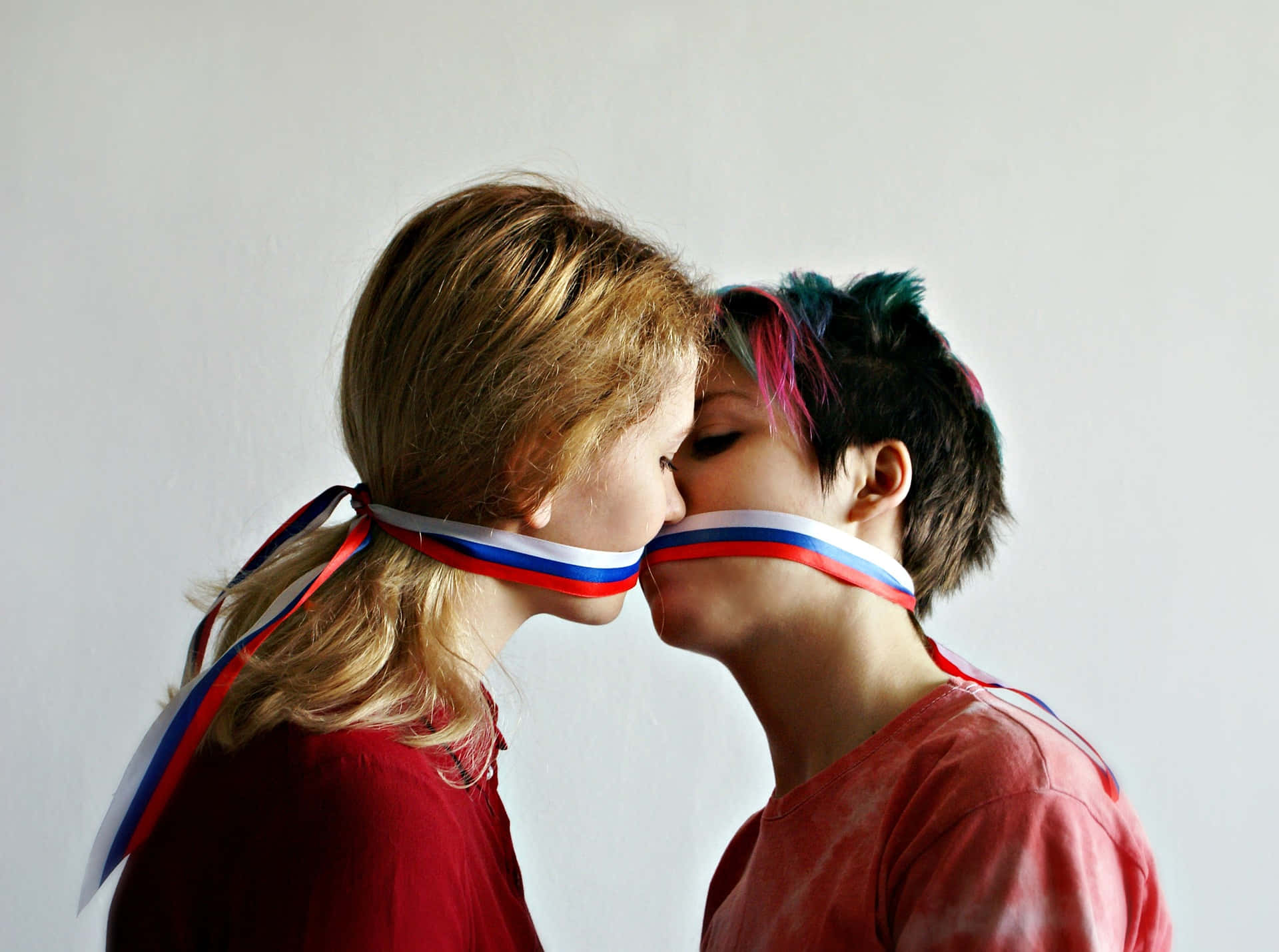 Excellent Kiss Of Mujeres Lesbianas Wallpaper
