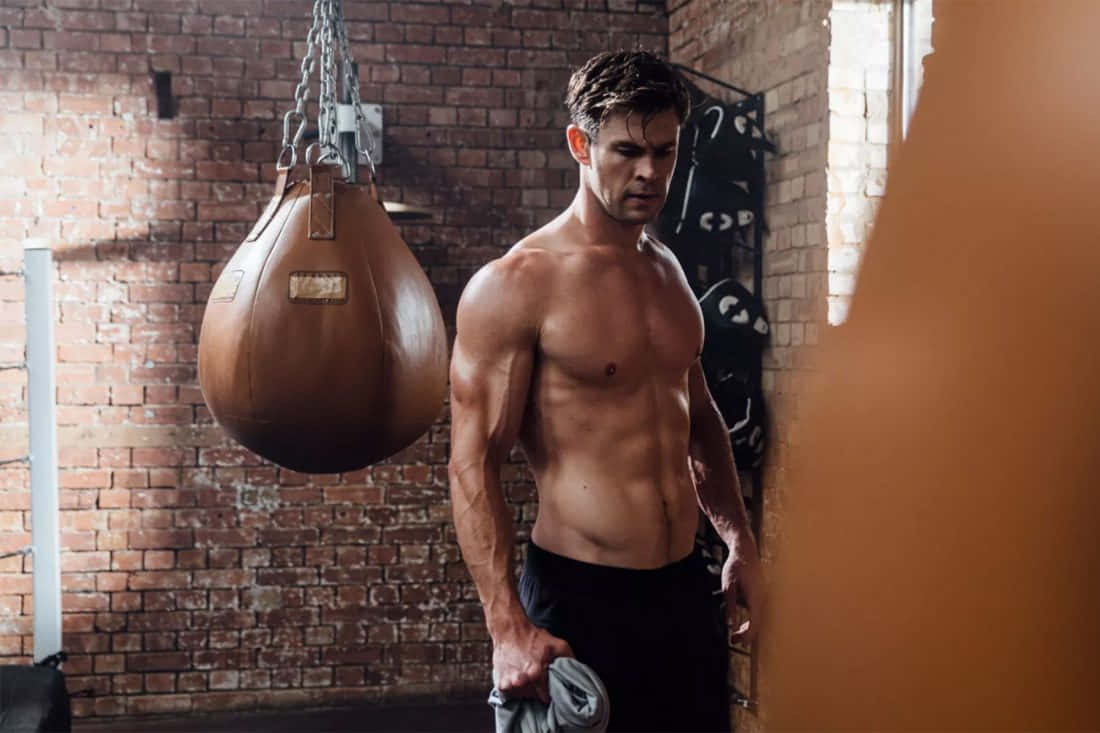 Actor Chris Hemsworth Exercise Picture