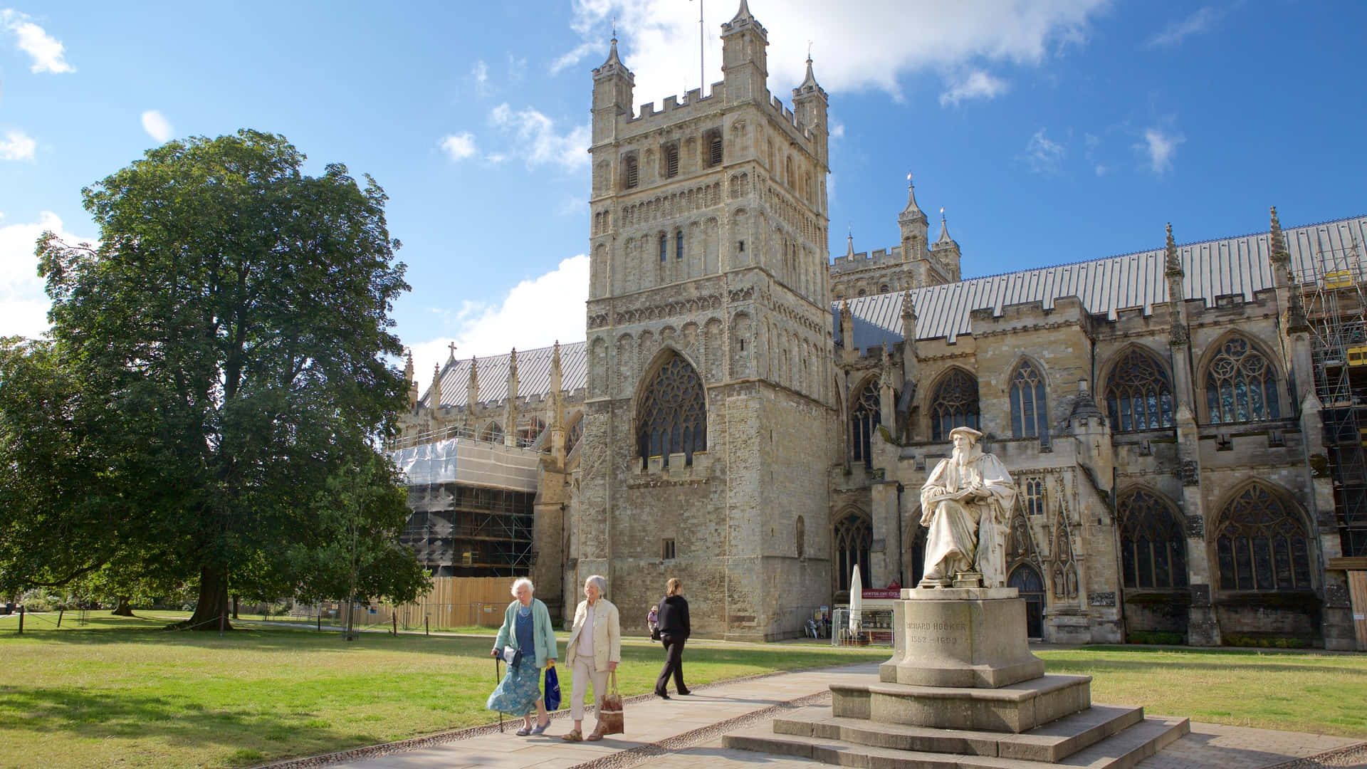 Katedral Exeter Di Hari Cerah Wallpaper